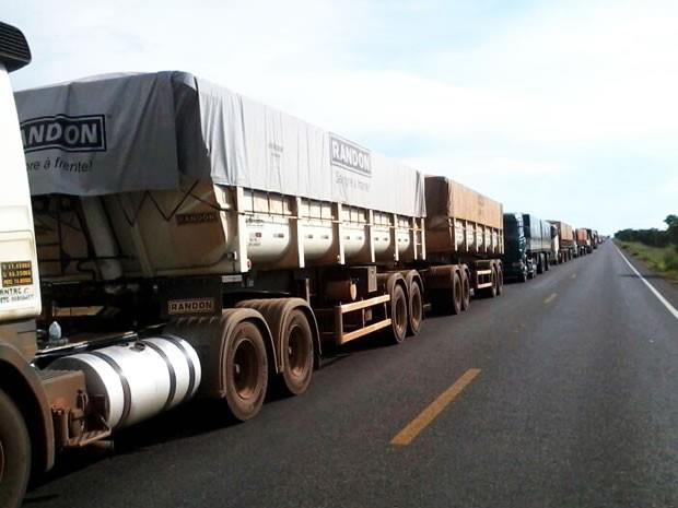 Fila por conta da safra de grãos cai para 15 km em rodovia de MT