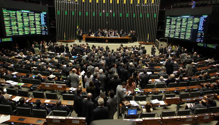 Presidente da CNT, senador Clésio Andrade, comemora aprovação da MP dos Portos