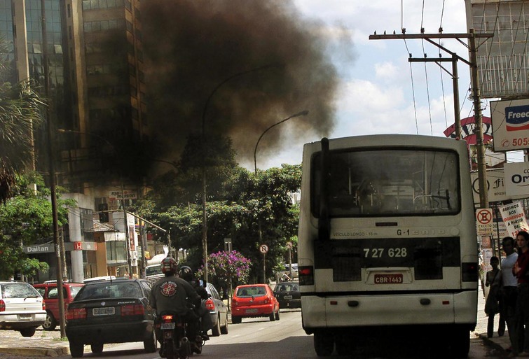 Caminhões e ônibus com emissão excessiva de poluentes serão multados