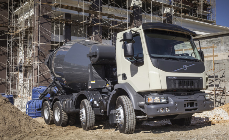 Volvo amplia a linha VM com as versões 8×2 e 8×4