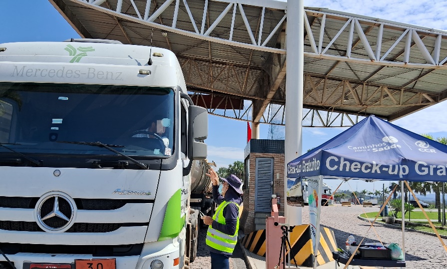 Maio Amarelo: Instituto CCR e CCR AutoBAn promovem ações de check-up gratuito em caminhões e carretas