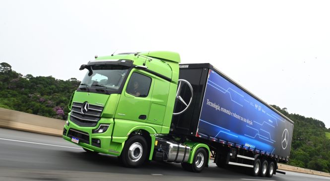 Mercedes-Benz oferece test-drive do Actros para motoristas de caminhão em Itabaiana