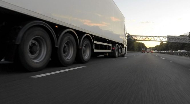 Rodovia dos Tamoios passa a cobrar por eixos suspensos de caminhões carregados