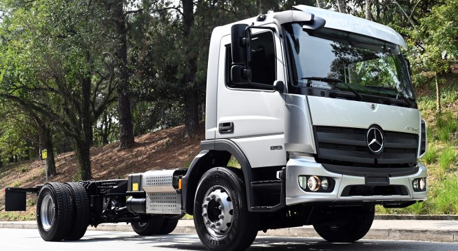 Mercedes-Benz Atego 1719 é eleito o melhor caminhão semipesado do Prêmio Mobilidade Estadão 2025