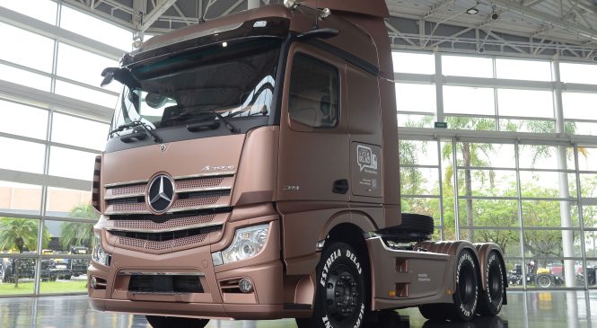 Mercedes-Benz realiza as primeiras vendas do Actros “Estrela Delas”